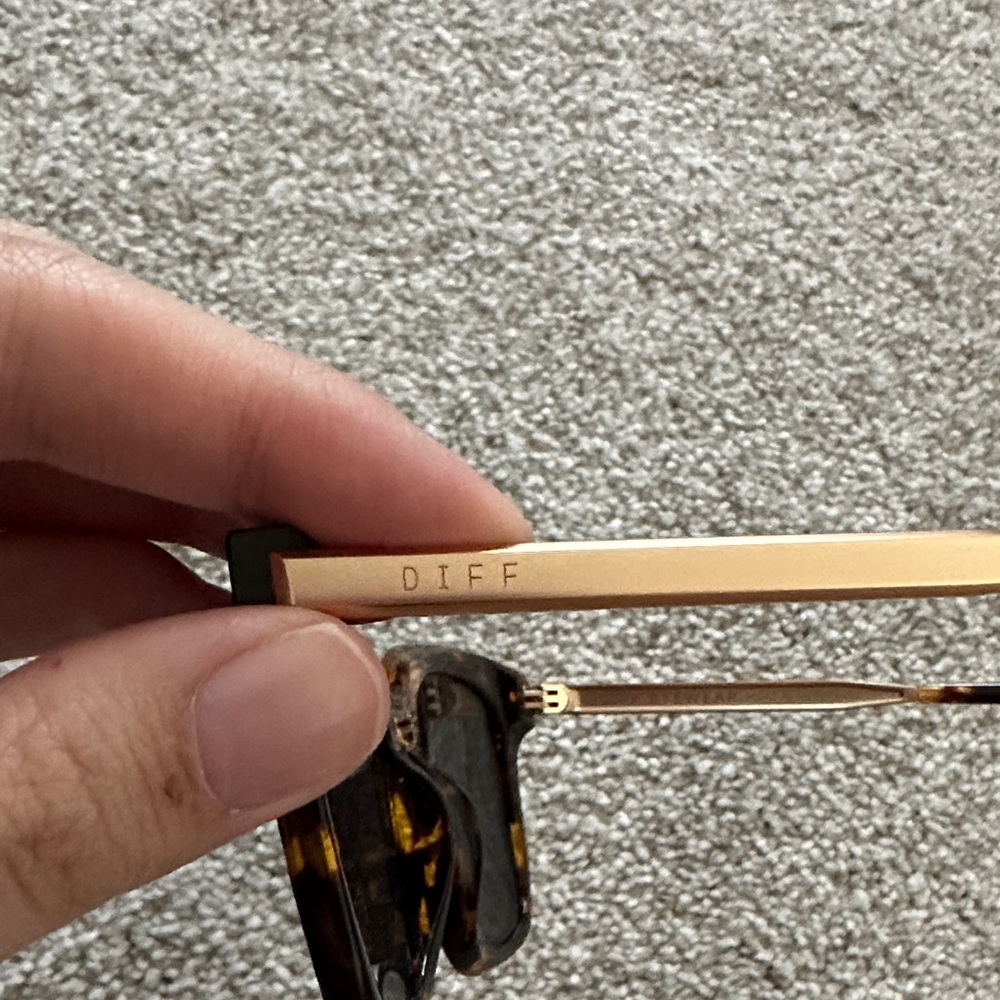 DIFF eyewear Tortoise Shell Square Sunglasses - image 3